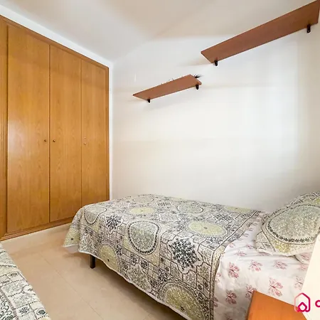 Ocean Six Apartment *